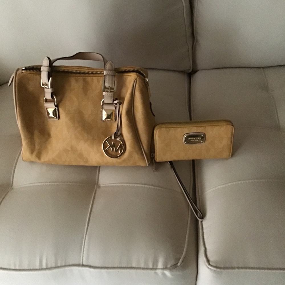 Michael Kors handbag and Michael Kors wallet - Picture 8 of 8